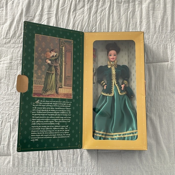 Hallmark Special Edition Vintage 1996 Yuletide Barbie - Picture 2 of 10
